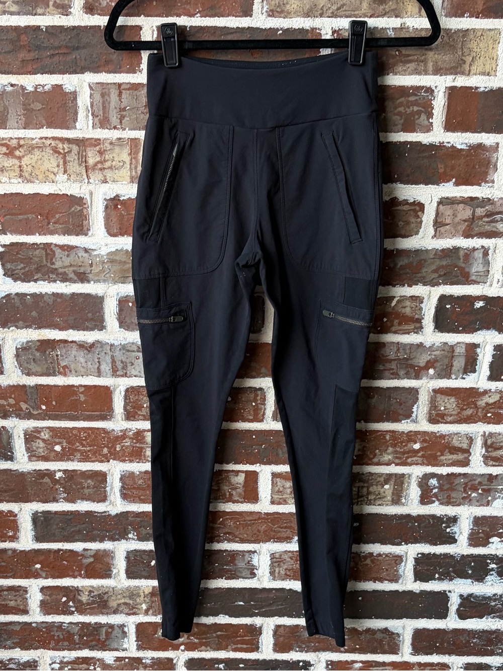 Athleta Hybrid High Rise Cargo Black Leggings Size 2